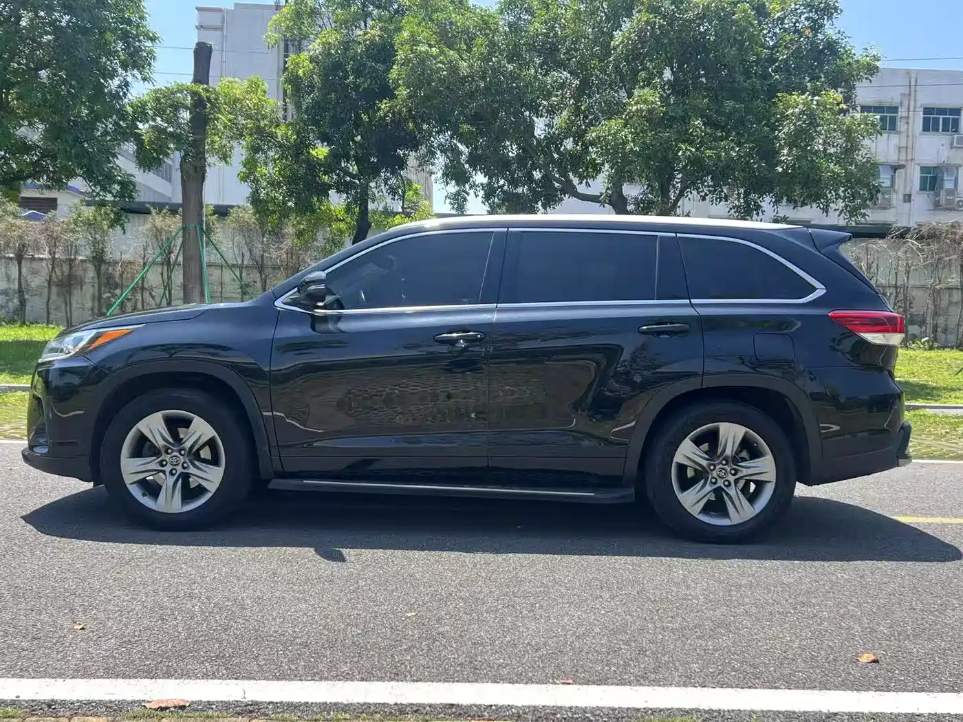 TOYOTA HIGHLANDER