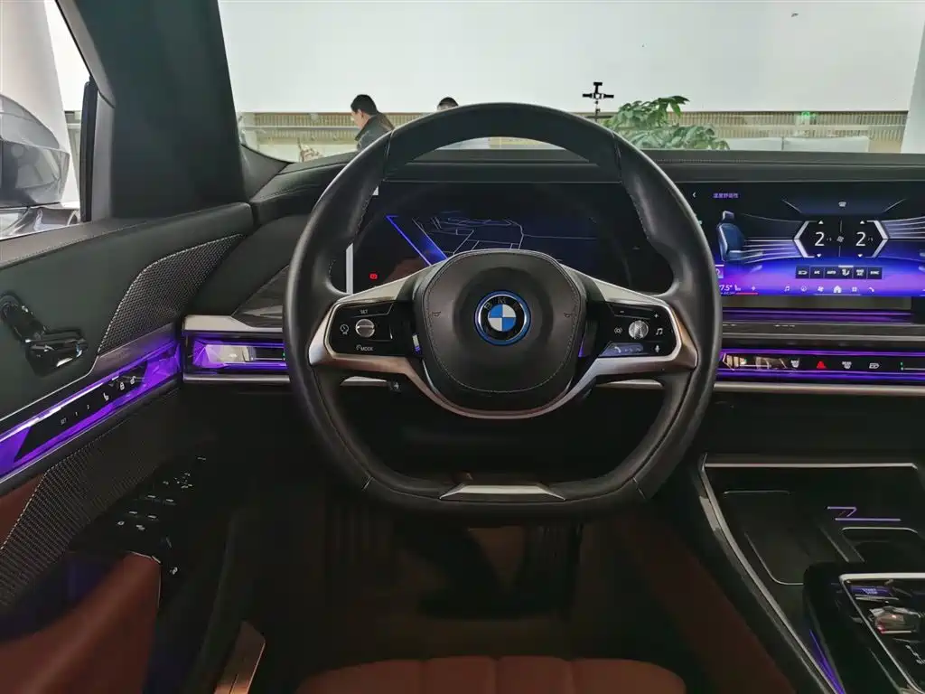 Photo 11 - BMW i7