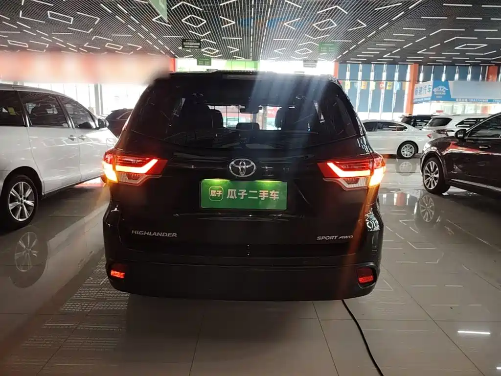 Фото 4 - Toyota Highlander