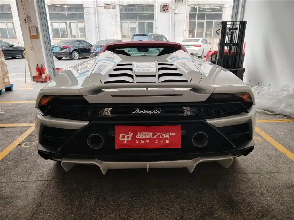 Фото 8 - Lamborghini Huracán