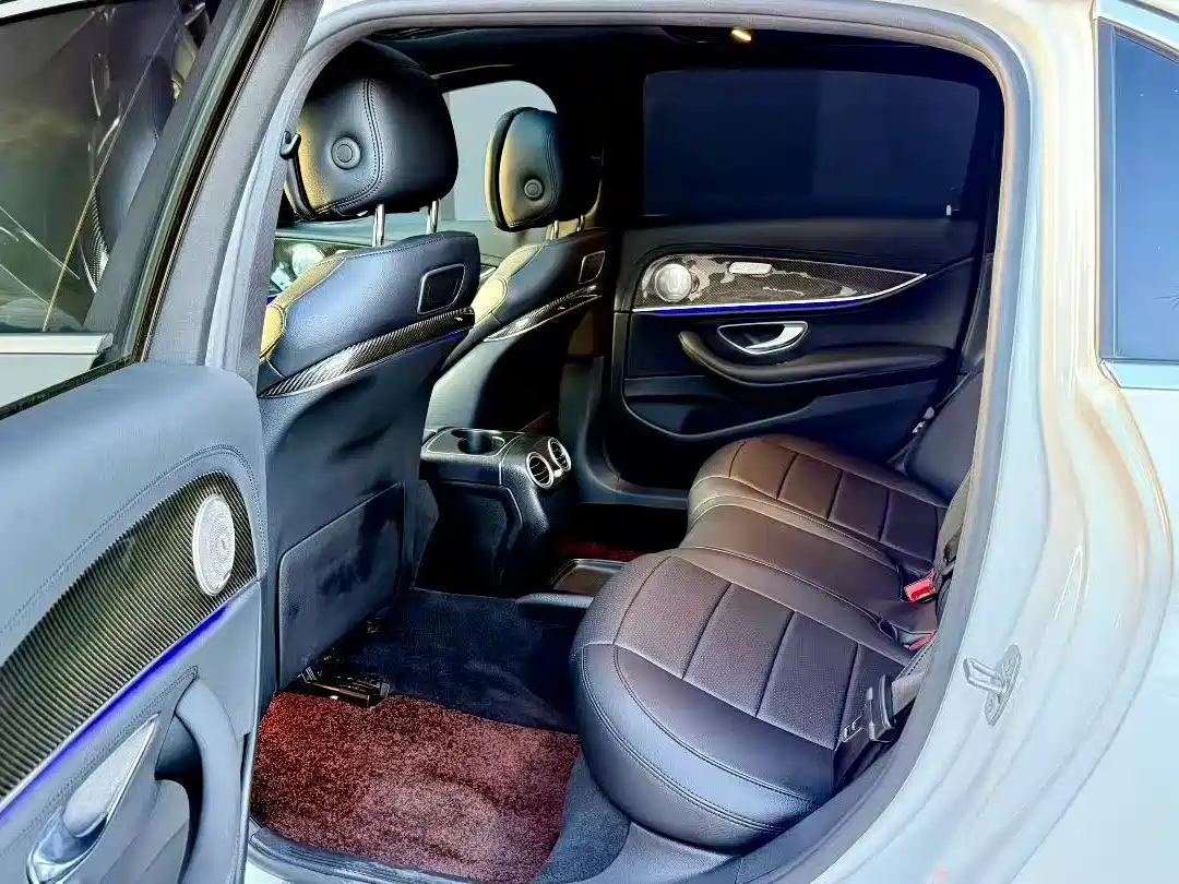 Фото 5 - Mercedes-Benz E-Class