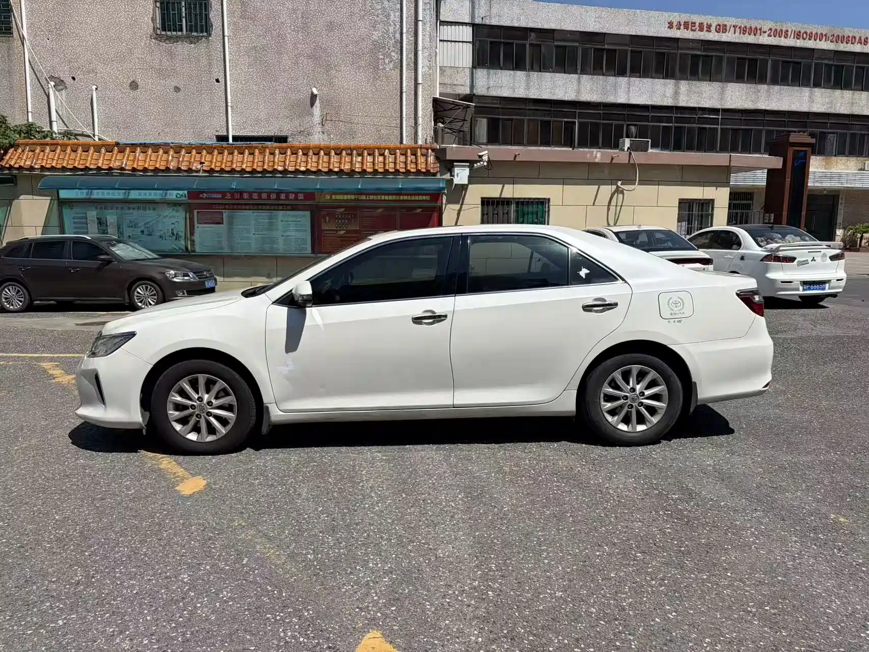 Фото 8 - Toyota Camry