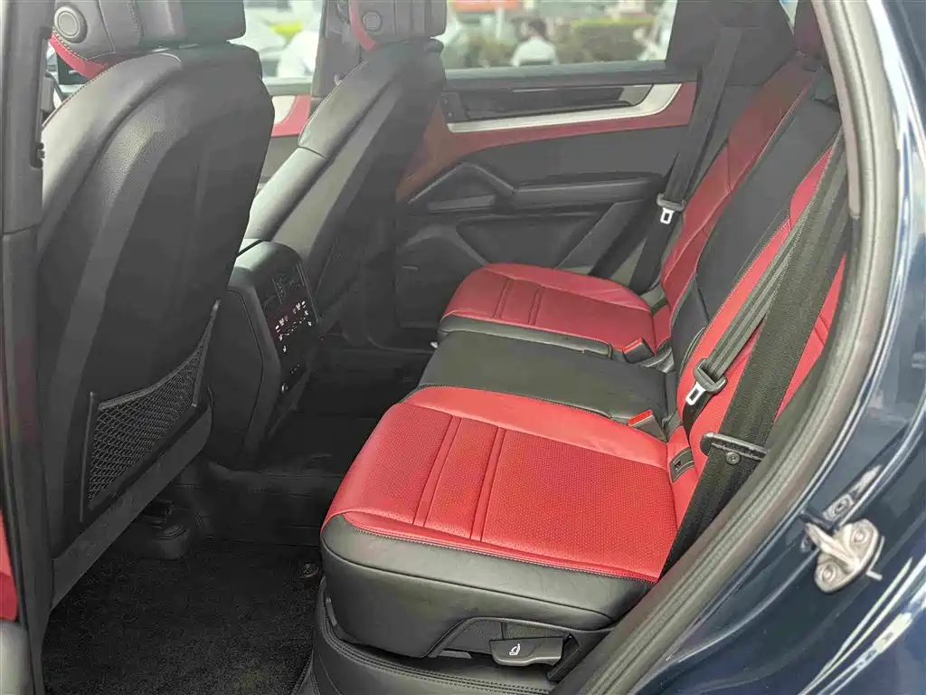 Photo 8 - Porsche Cayenne