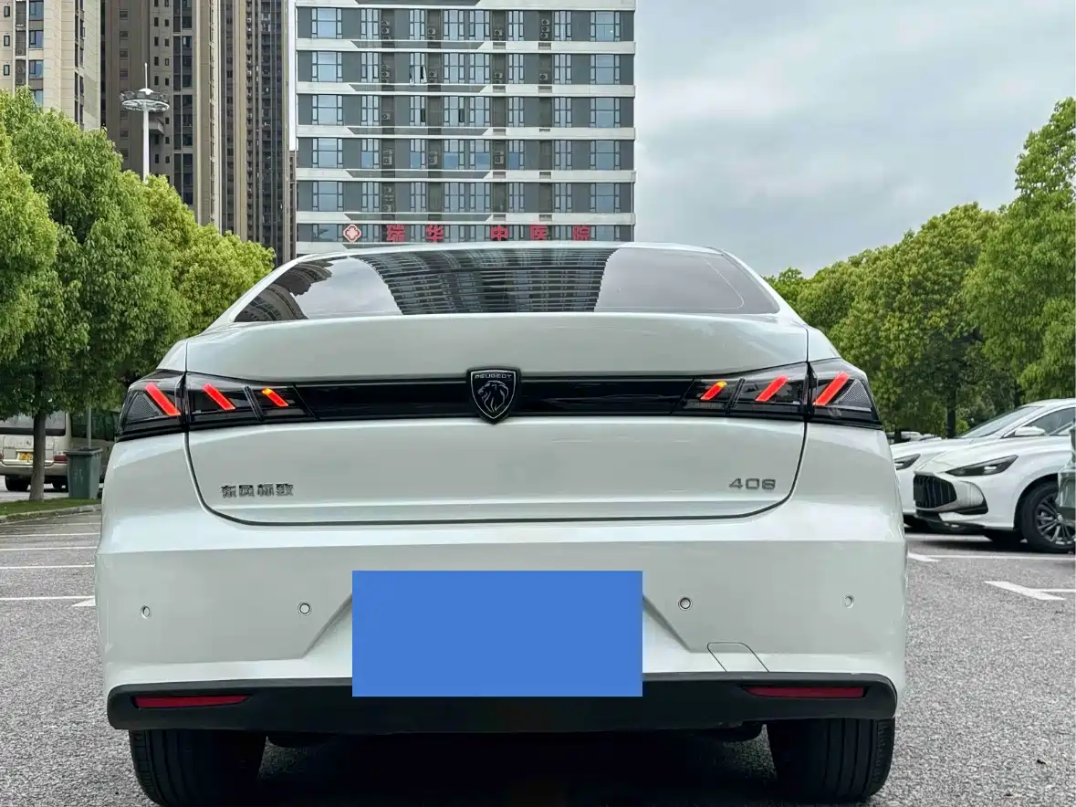 PEUGEOT 408