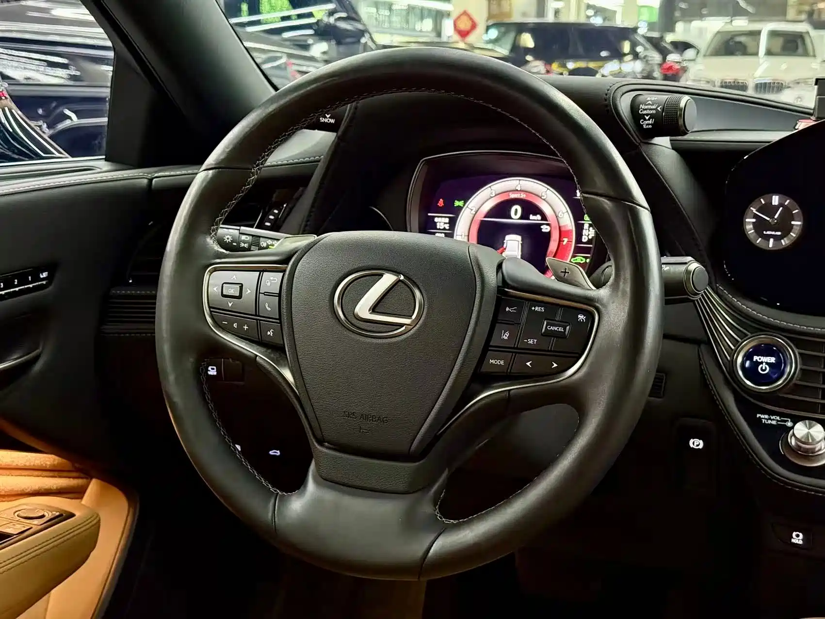 Фото 8 - Lexus LS