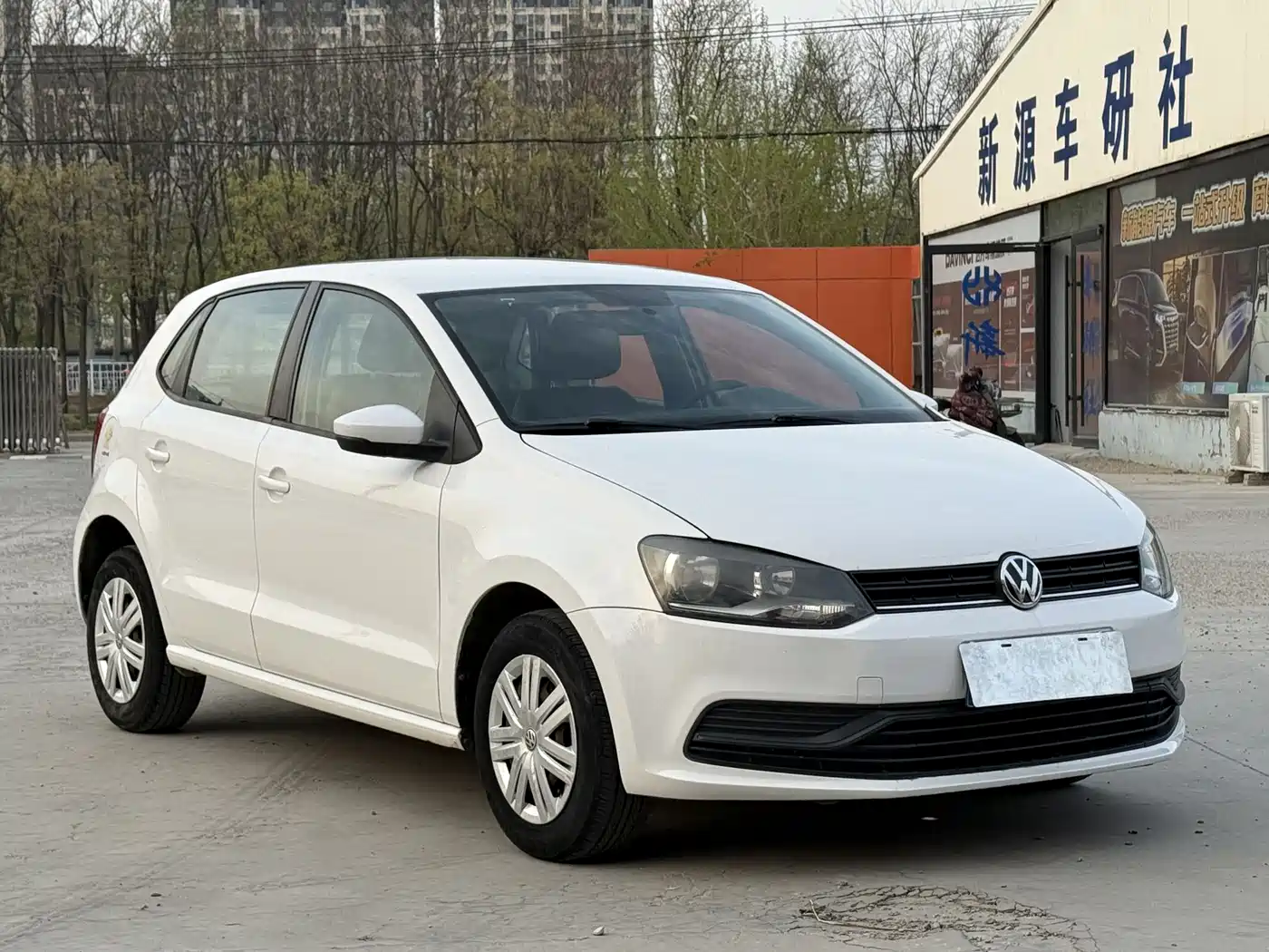 VOLKSWAGEN POLO