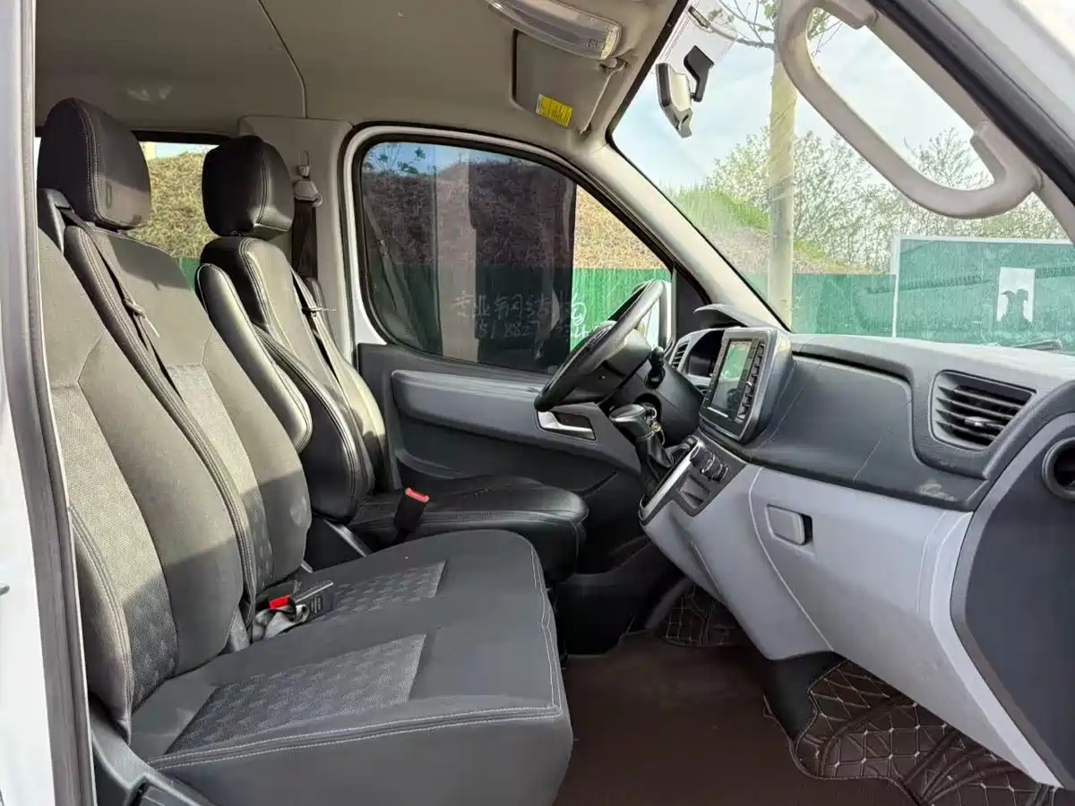 SAIC Maxus Xintu V80 2024 Aoyun 6AMT Short Wheelbase Ultra-low Roof 147Ps 7/8/9-seater фото 6