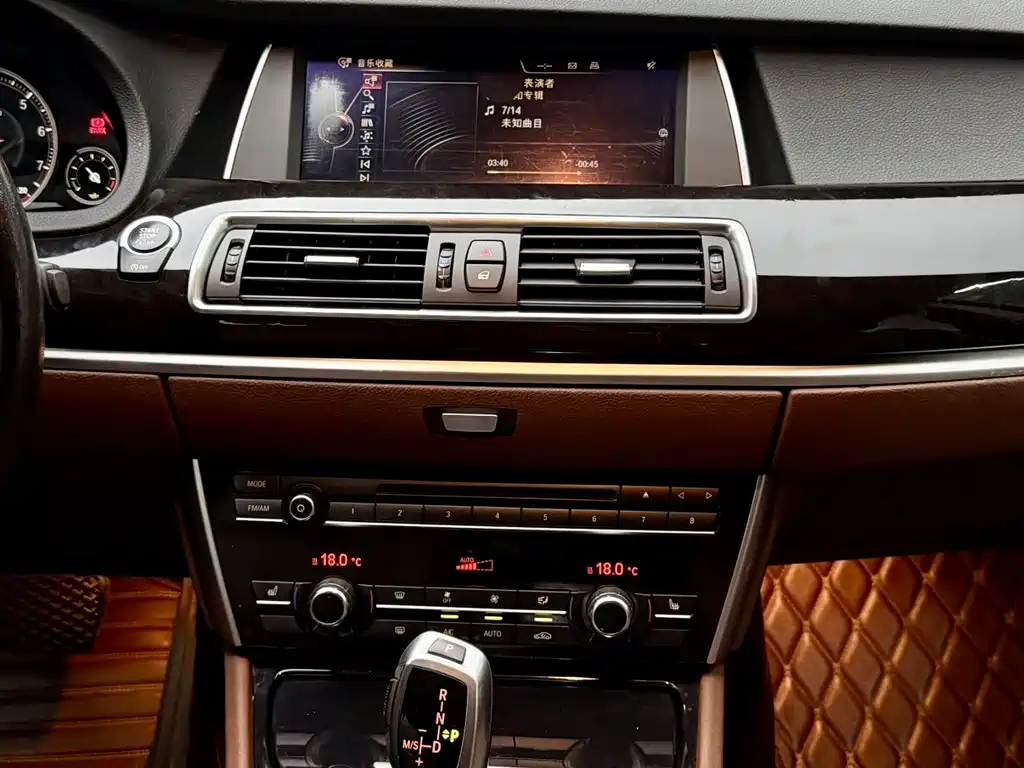 BMW 5 Series GT 2016 2015 528i Leading