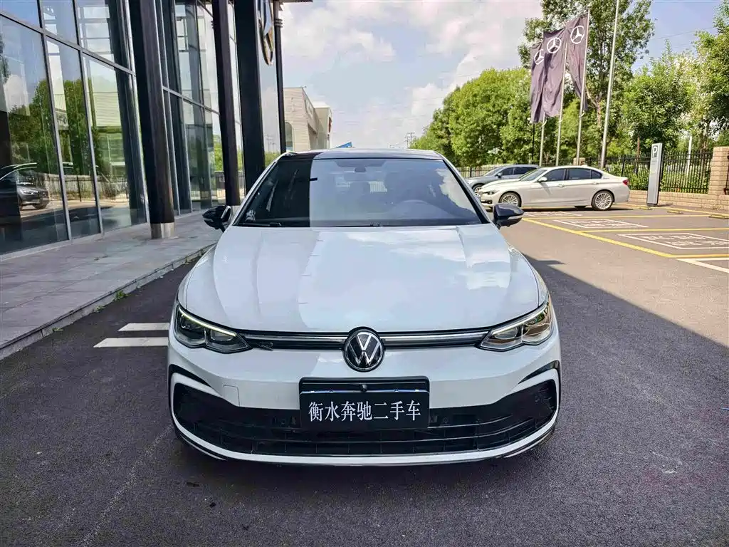 Photo 2 - Volkswagen Golf