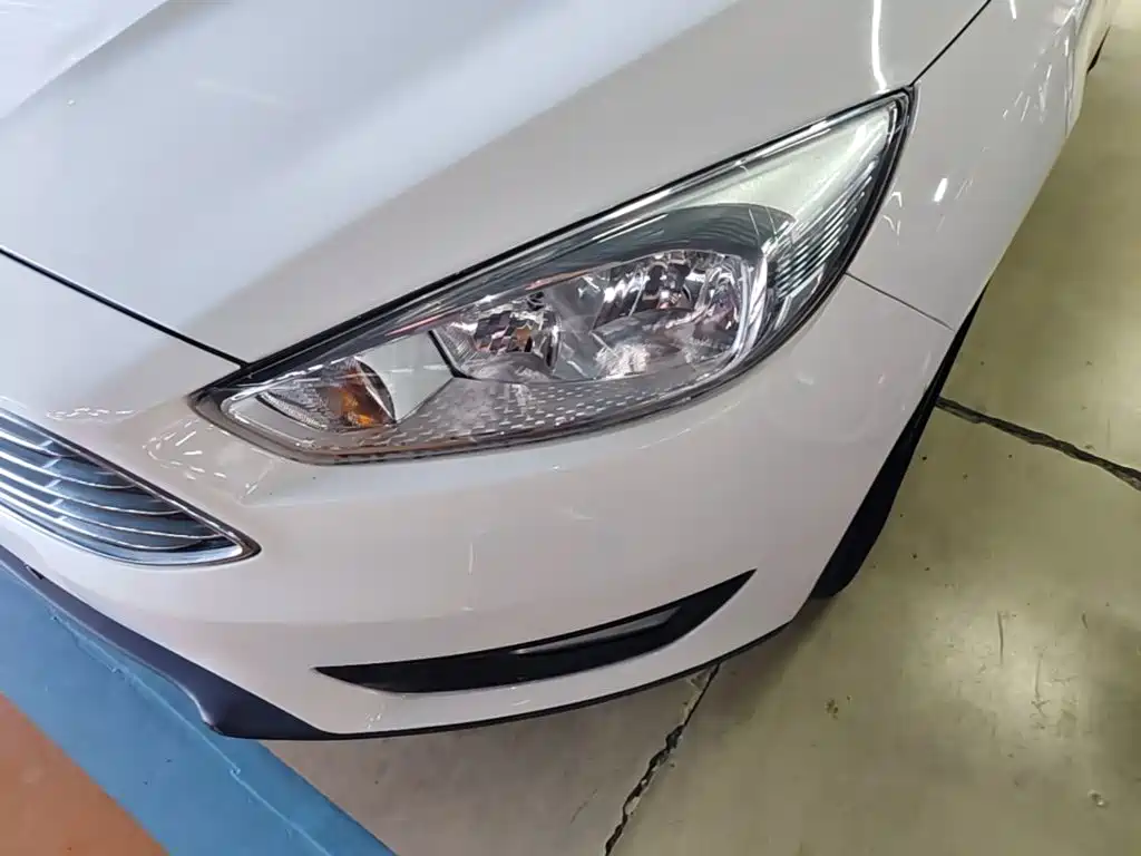 Фото 24 - Ford Focus