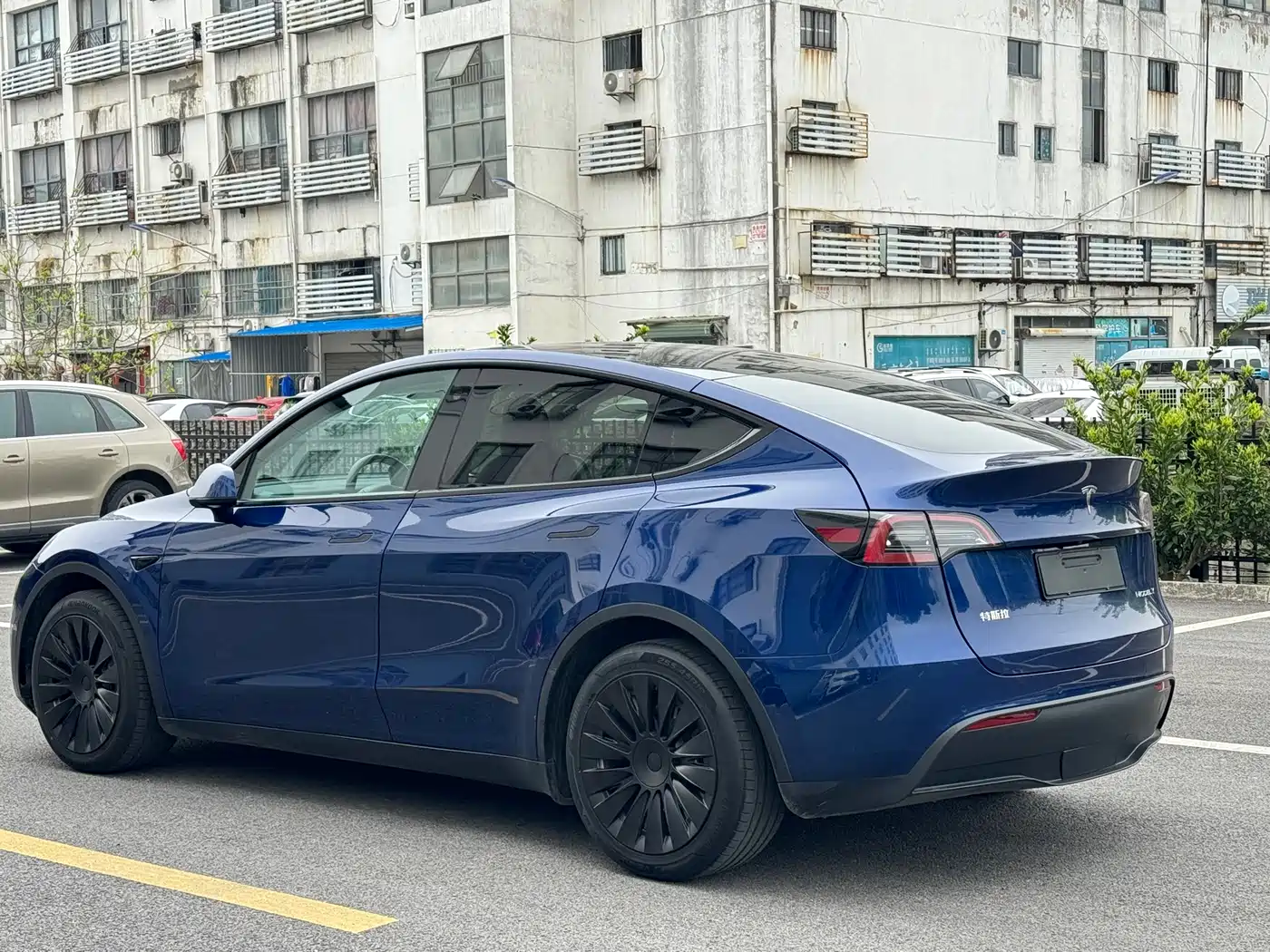 TESLA MODEL Y