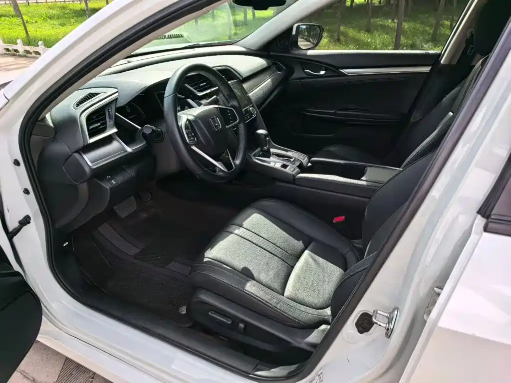 Фото 9 - Honda Civic