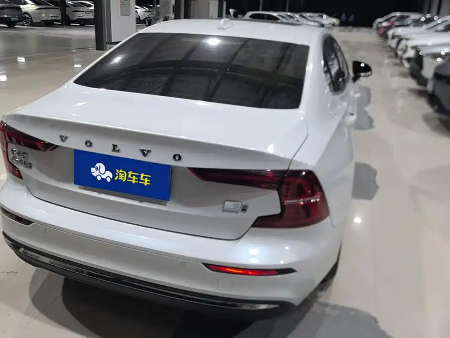 Volvo S60 2024 2025 B4 Smart Luxury Edition