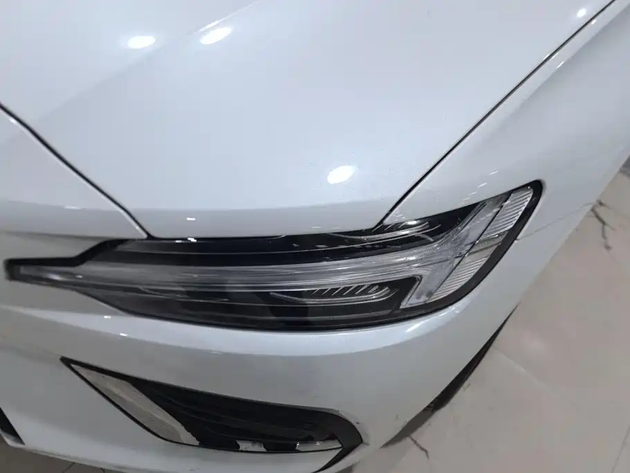 Volvo S60 2024 2025 B4 Smart Luxury Edition