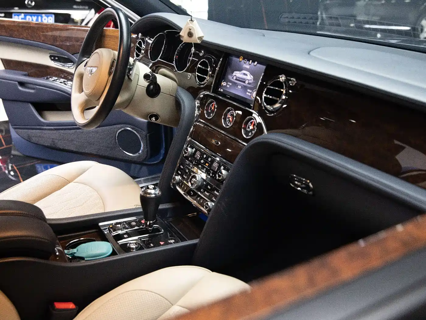 Bentley Mulsanne 2017 6.8T Long Wheelbase фото 29