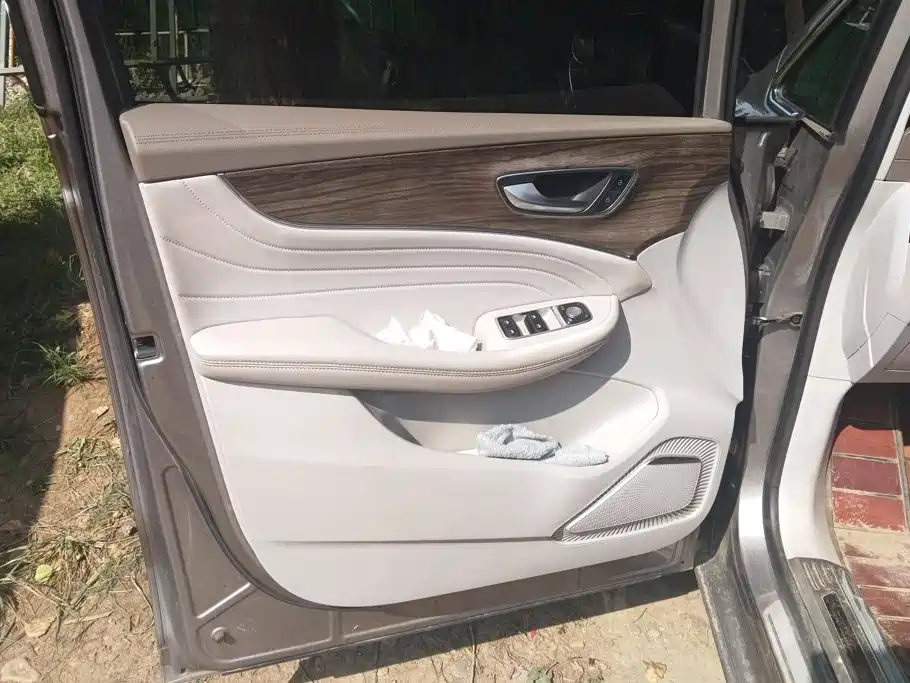 Фото 6 - Roewe iMAX8