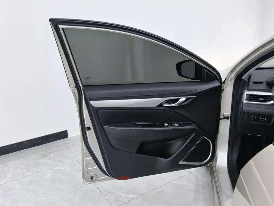صورة 7 - Geely Emgrand