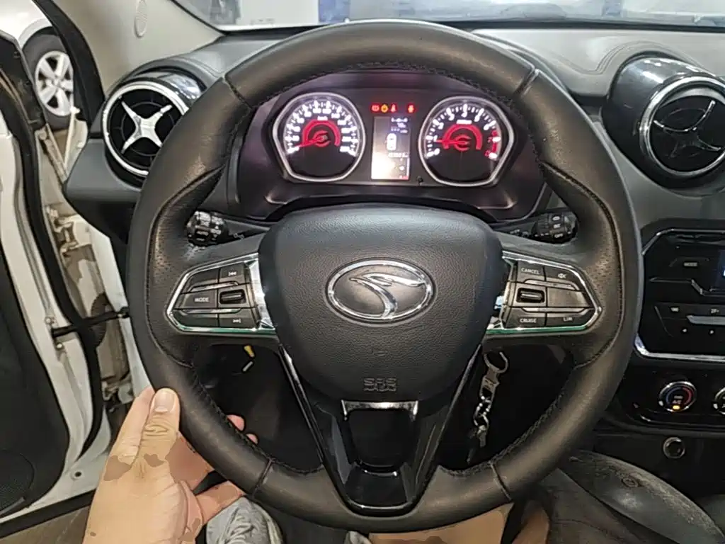 Soueast DX3 2017 2016 1.5T CVT Luxury