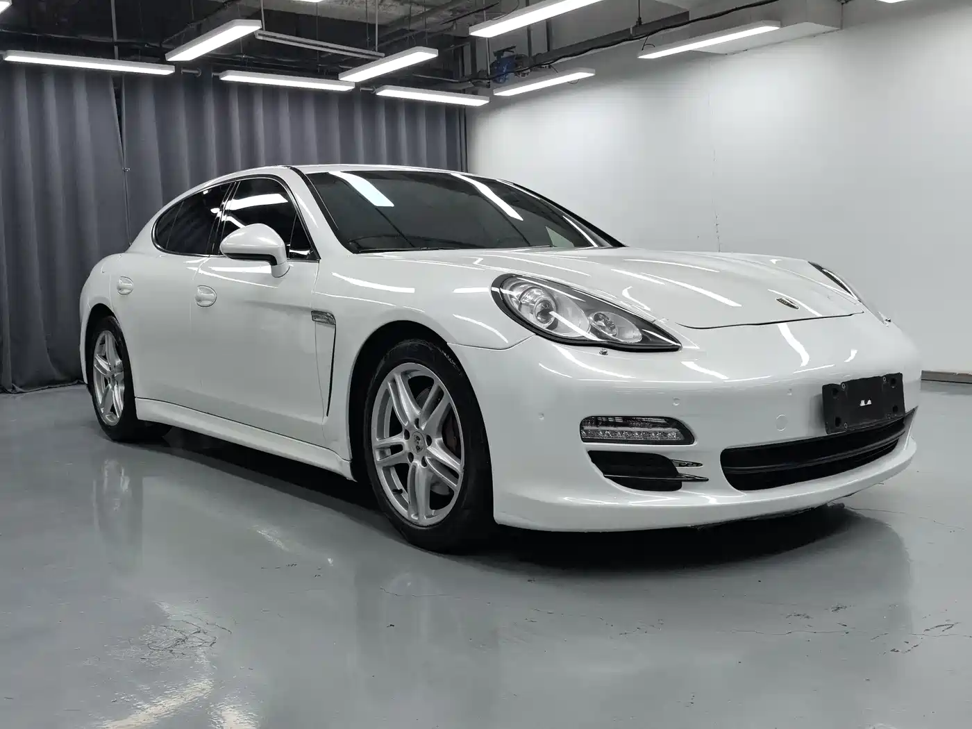 Porsche Panamera 2010 Panamera 4 3.6L фото 3