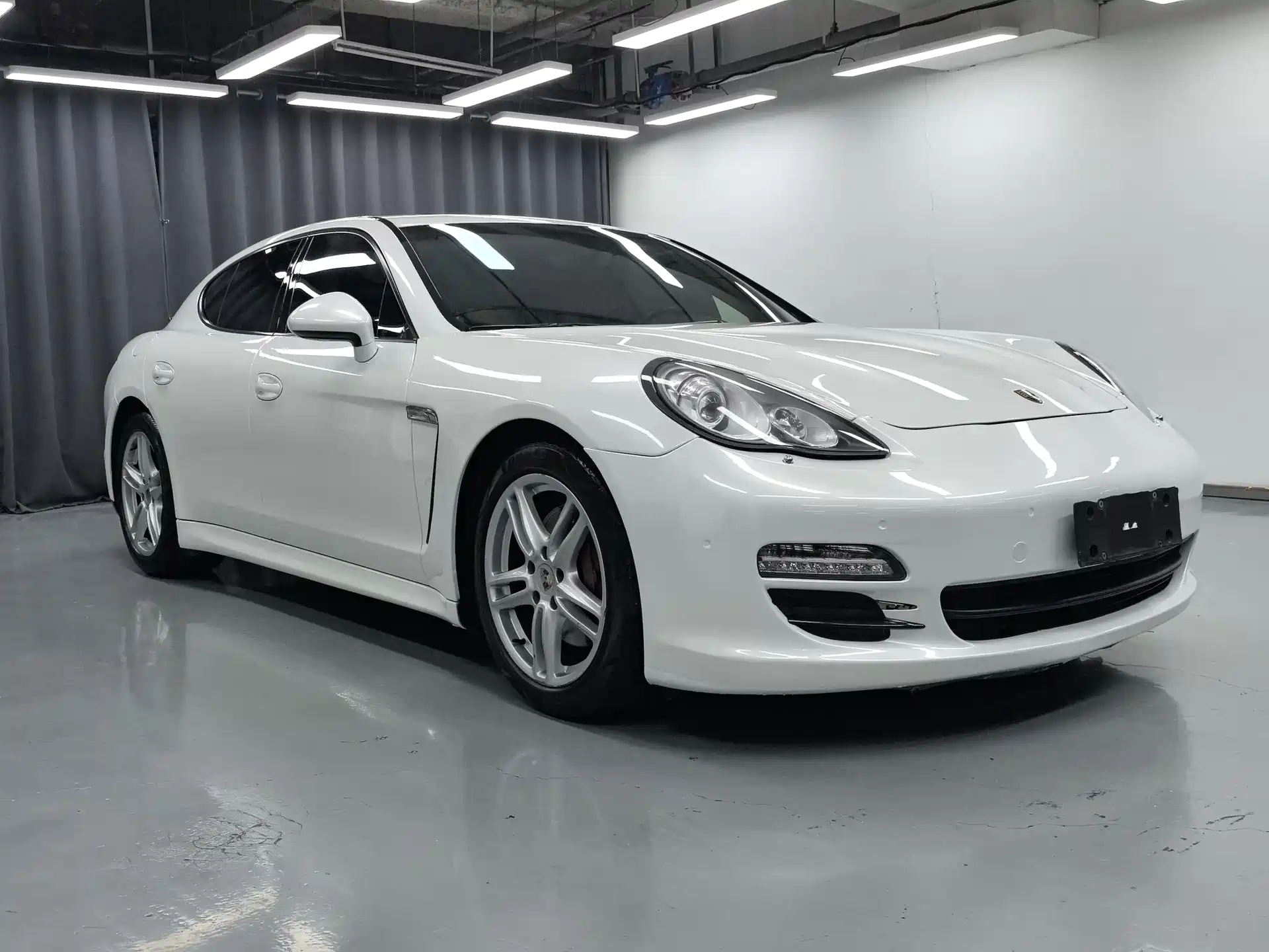 صورة 3 - Porsche Panamera