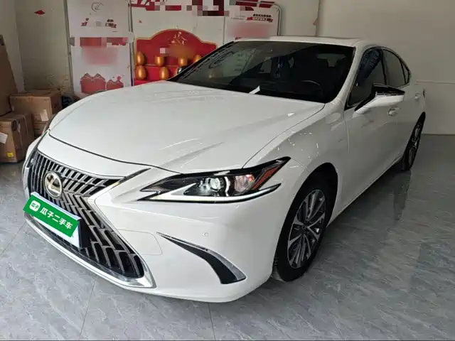 Lexus ES 2023
