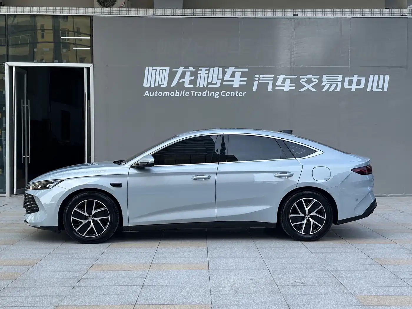 BYD Qin L 2025 DM-i Smart Drive 80KM Premium фото 18