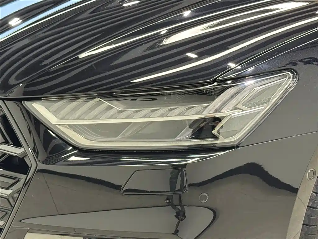 Audi A7L 2024 45 TFSI quattro Black Warrior Edition фото 8