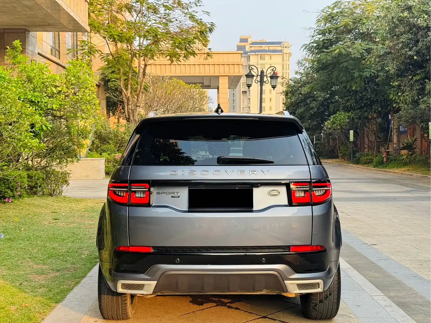 Land Rover Discovery Sport 2022 Model 249PS R-Dynamic S Performance Edition 5-Seater фото 5