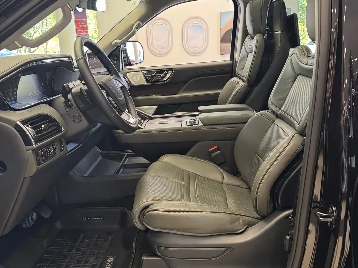 Lincoln Navigator 2026 2024 3.5T Presidential Edition