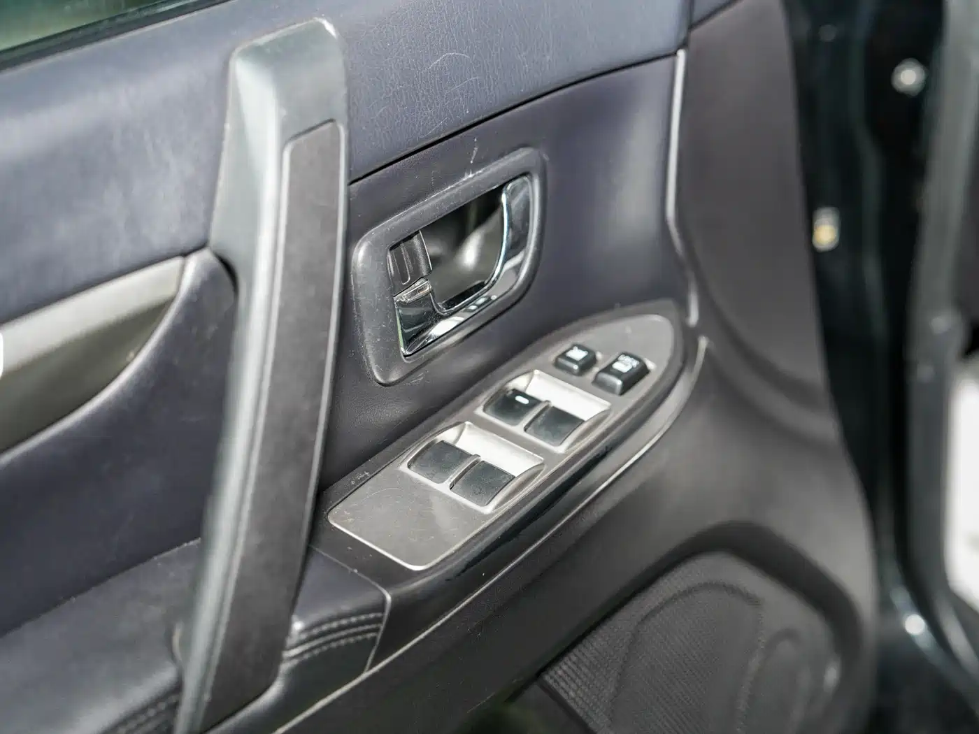 Mitsubishi Pajero (Import) 2010 3.0L Automatic Luxury Edition фото 17