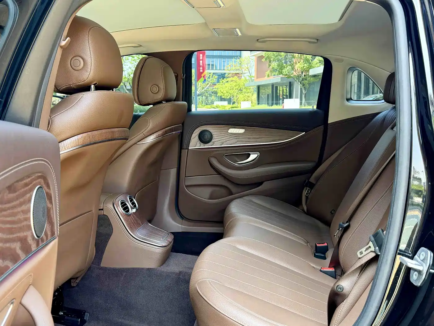 Mercedes-Benz E-Class 2022 E 300 L Sport Fashion фото 13