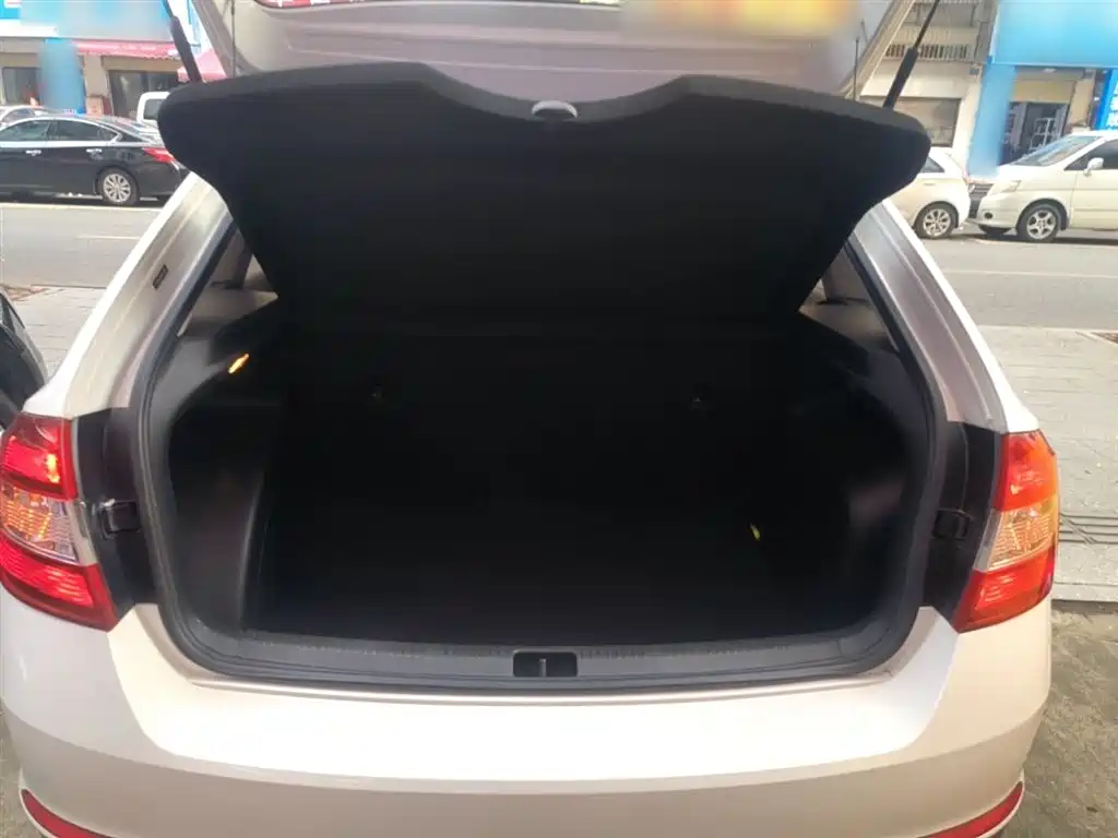 Škoda Skoda Rapid Spaceback 2019 Facelift 1.5L Automatic Standard Version China V фото 19