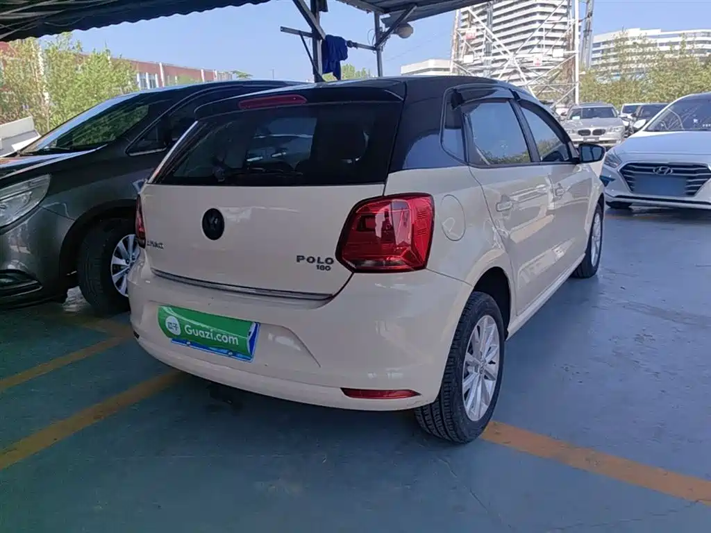 Volkswagen Polo 2016 1.6L Automatic Luxury фото 7