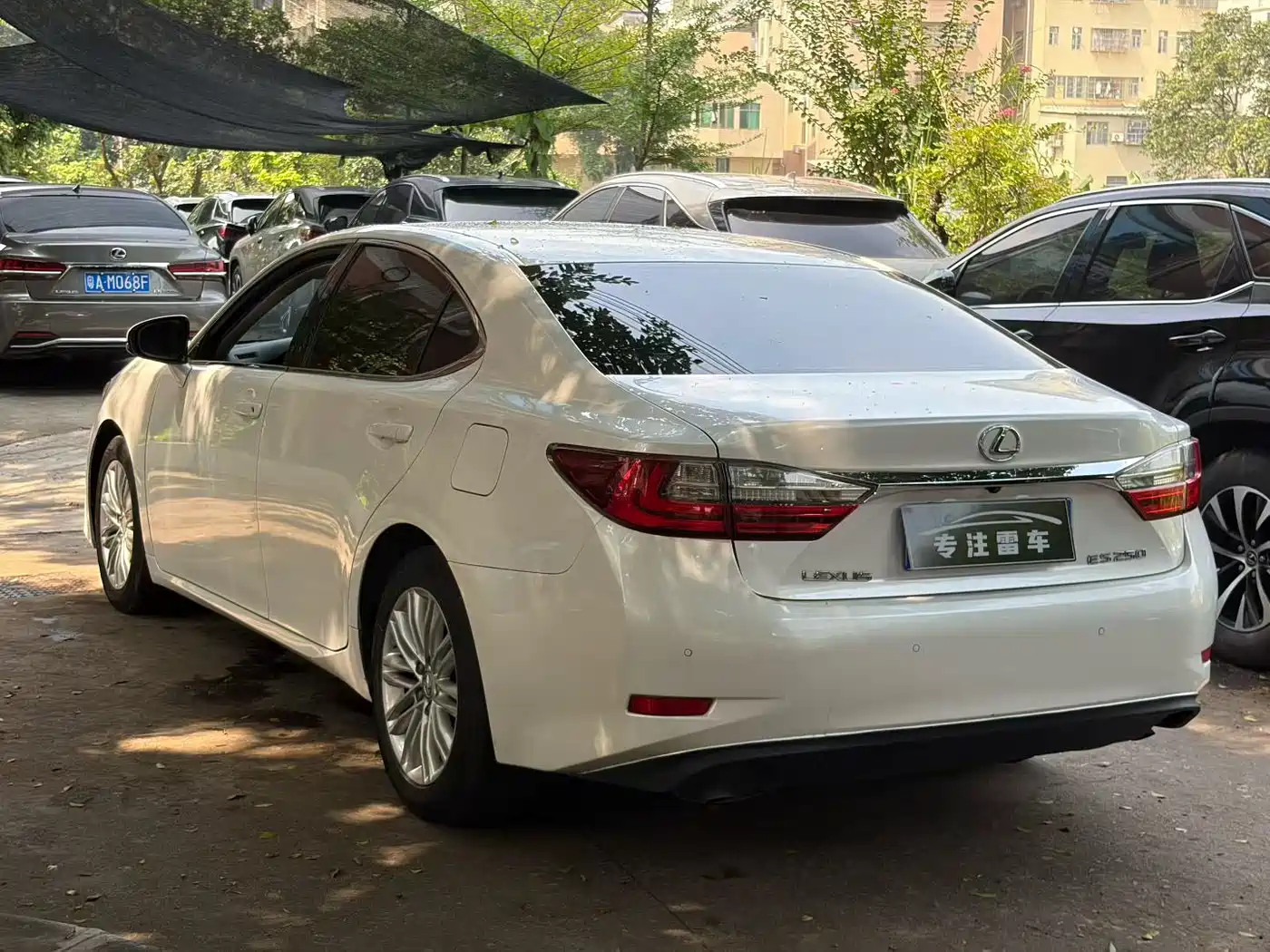 Фото 9 - Lexus ES