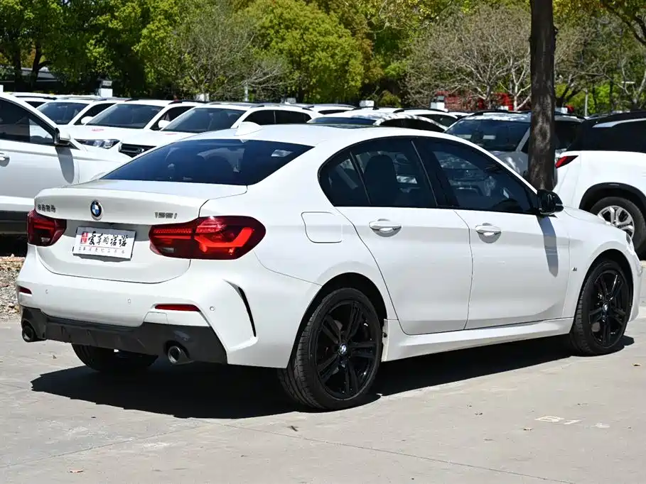 BMW 1 Series 2023 125i M Sport Shadow Edition фото 7