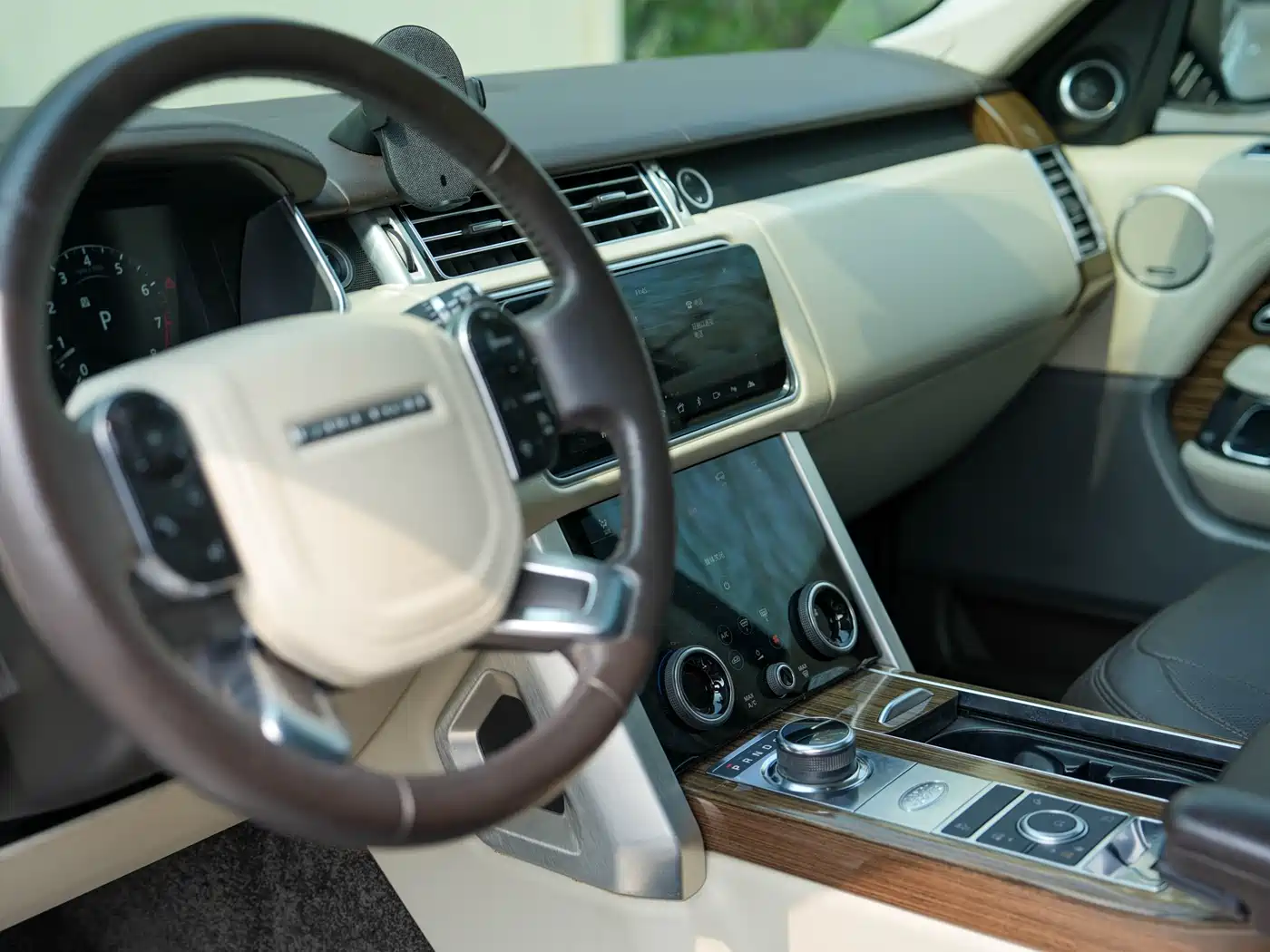 Land Rover Range Rover 2018 3.0 SC V6 Vogue SE Genesis Extended Edition фото 19