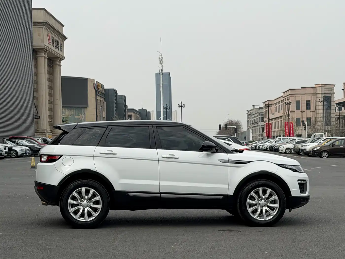Land Rover Range Rover Evoque 2016 2.0T PURE Style фото 4