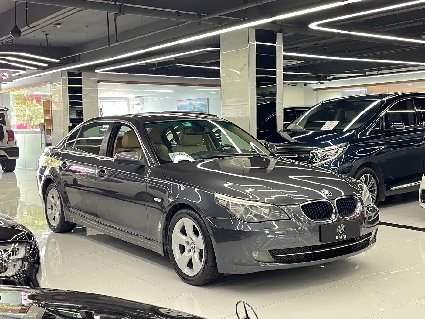 BMW 5 Series 2009 520Li Premium фото 3