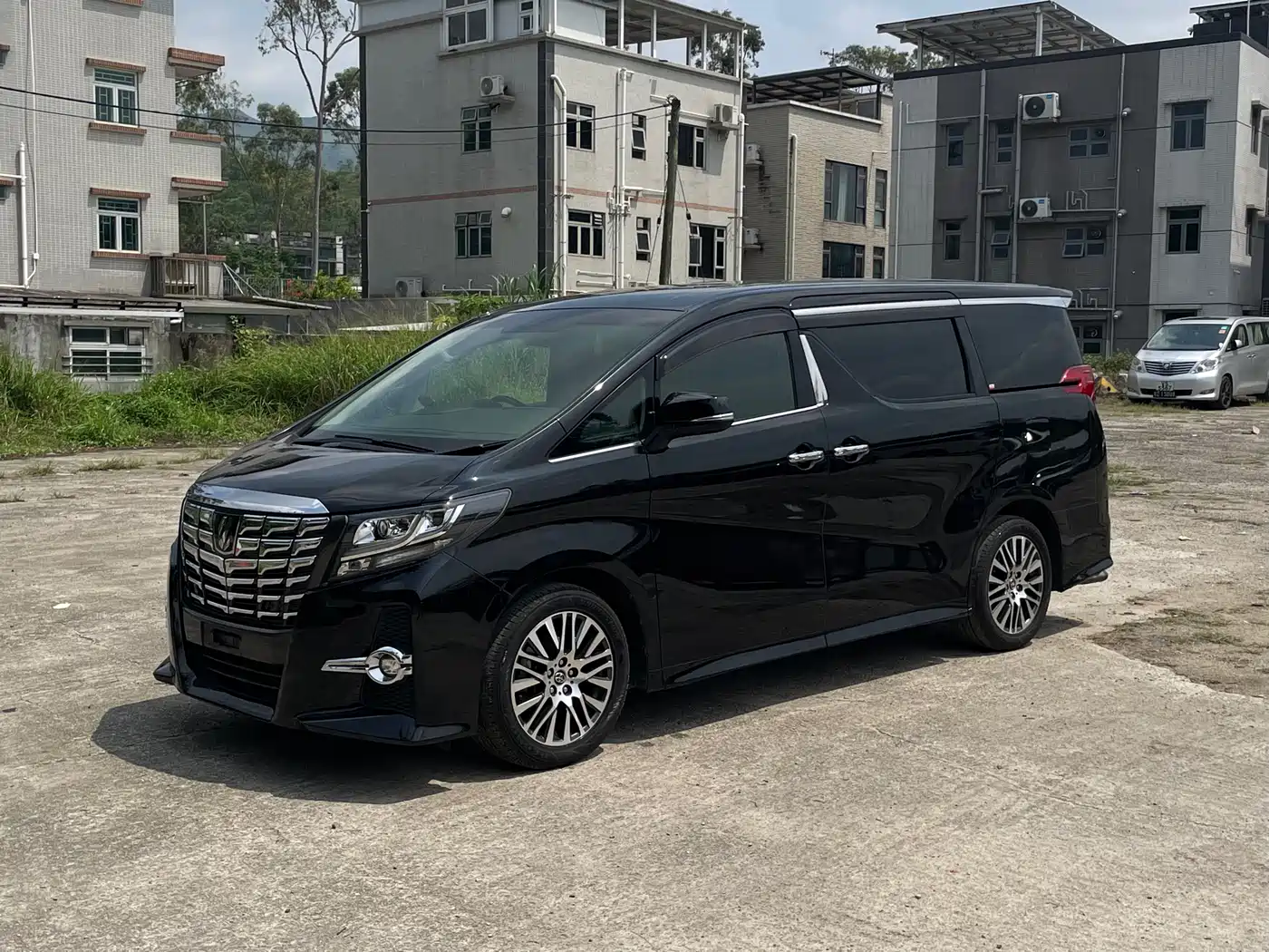 Toyota Alphard фото 8