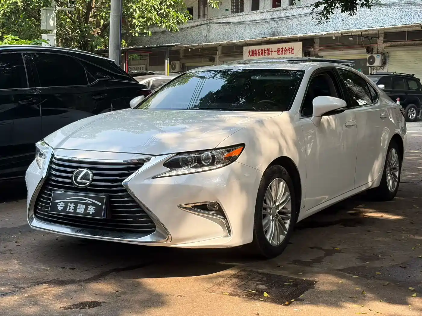 Фото 1 - Lexus ES