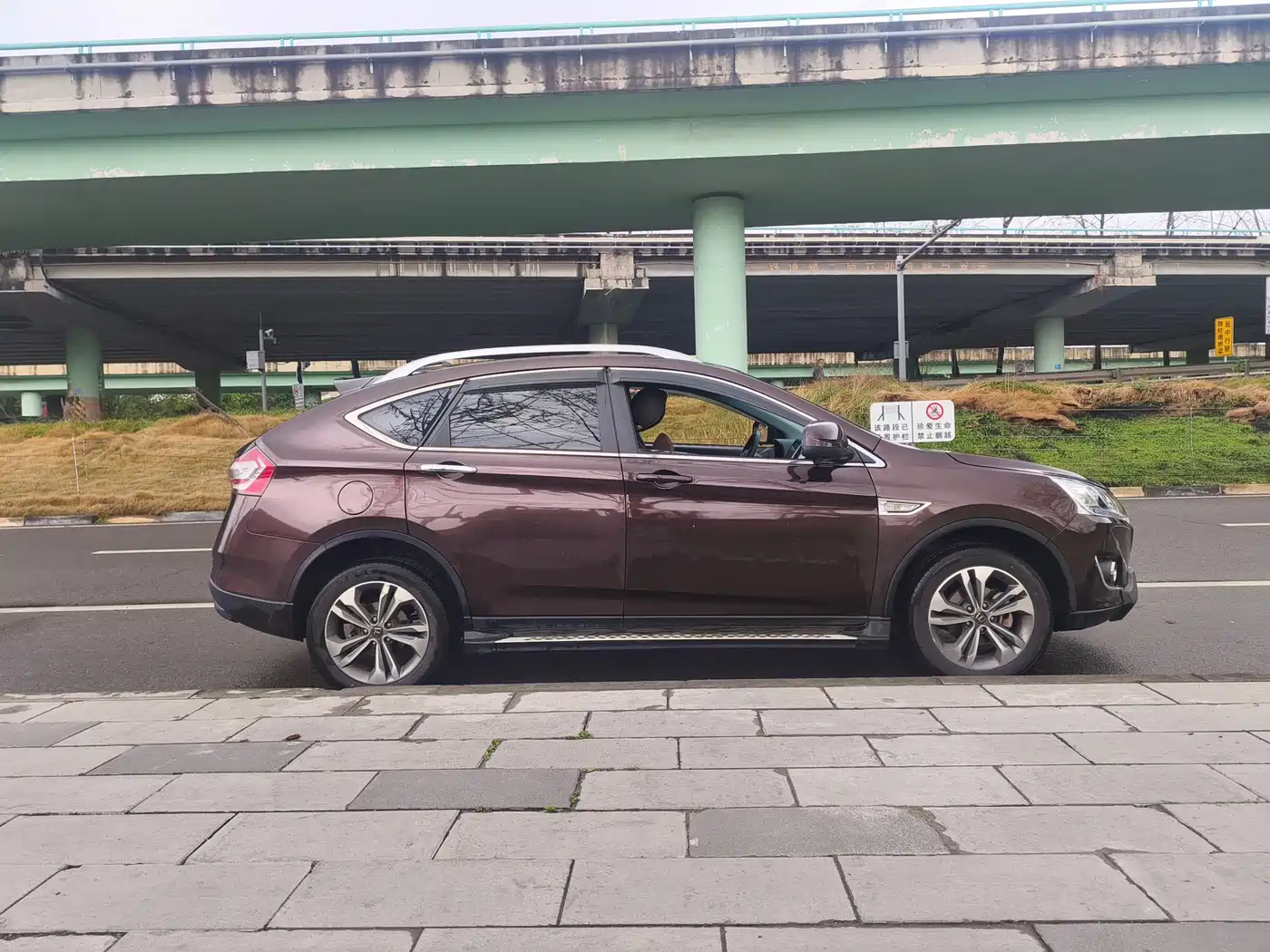 LUXGEN EXCELLENT 6 SUV