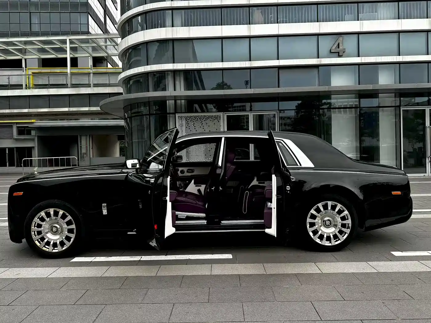 Rolls-Royce Phantom 2004 Model 6.7L Standard Version фото 10