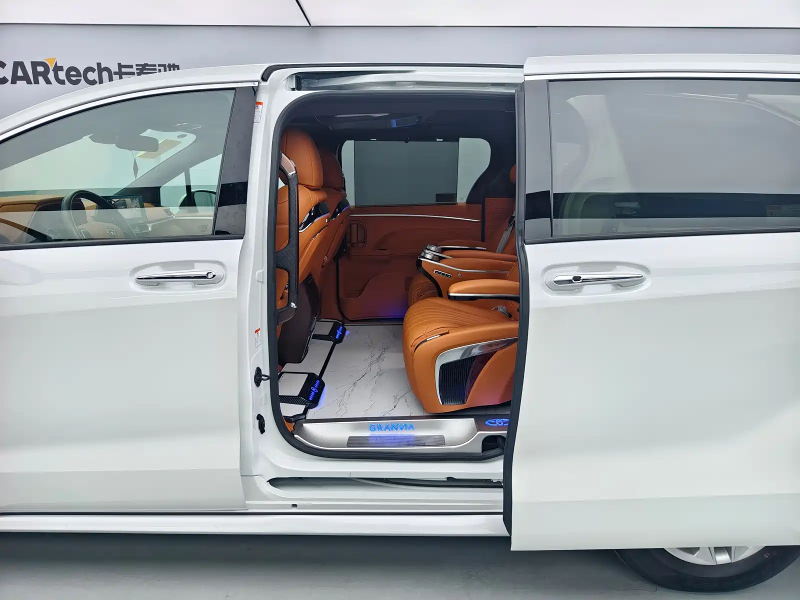 Фото 23 - Toyota Granvia