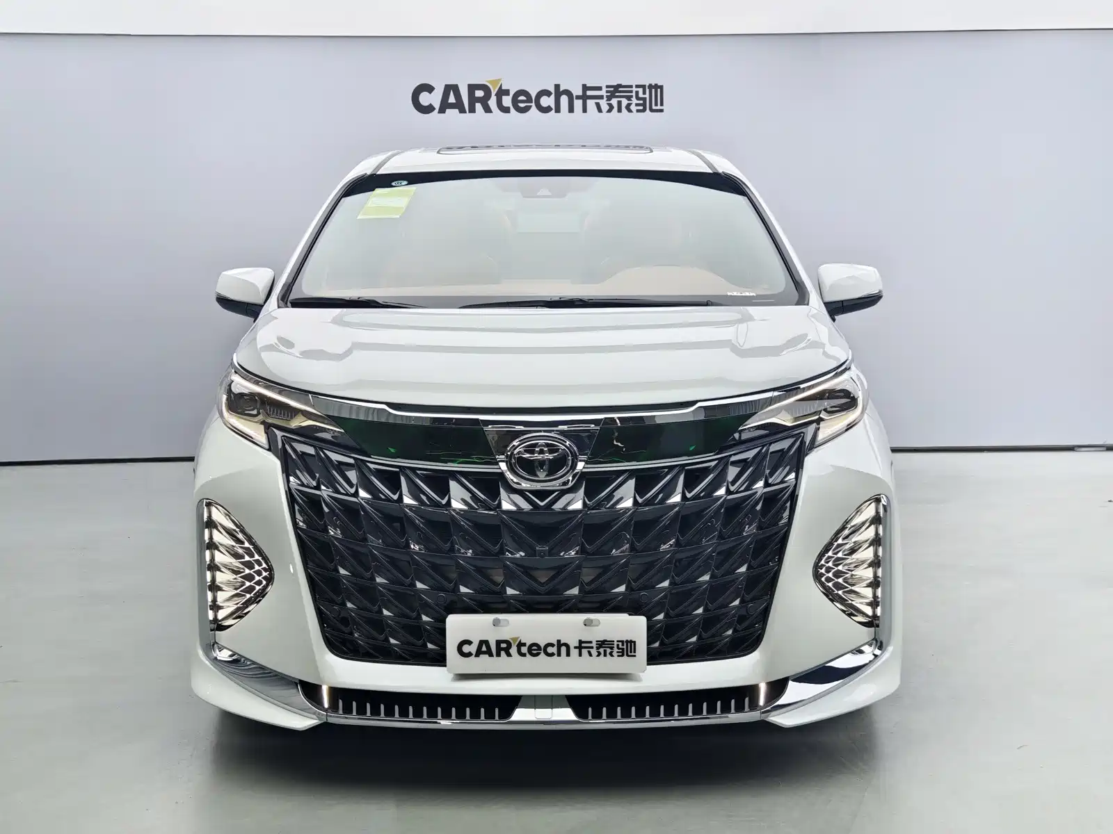 Фото 2 - Toyota Granvia