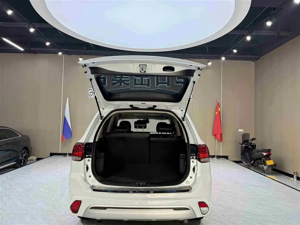MITSUBISHI OUTLANDER