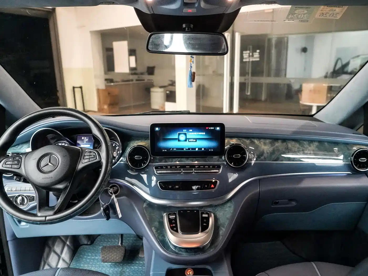 Mercedes-Benz V-Class 2022 V 260 L Long Wheelbase Prestige Edition фото 10