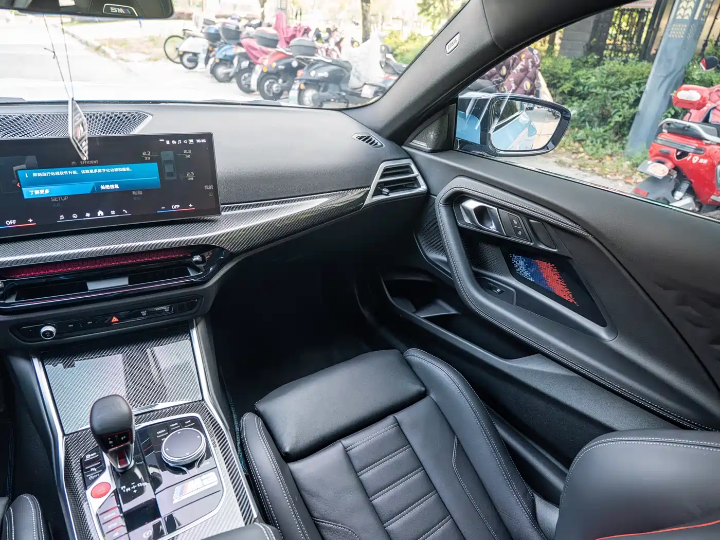 BMW M2 2024 M2 фото 13