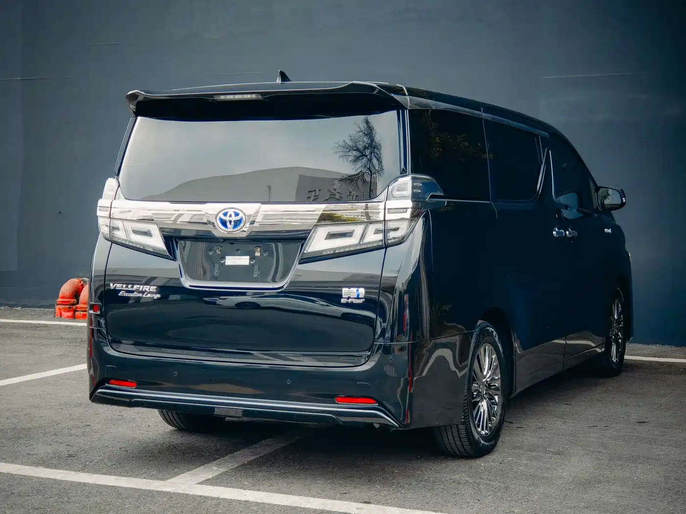 Toyota Vellfire 2020 Twin Engine 2.5L HV Premium Edition фото 4