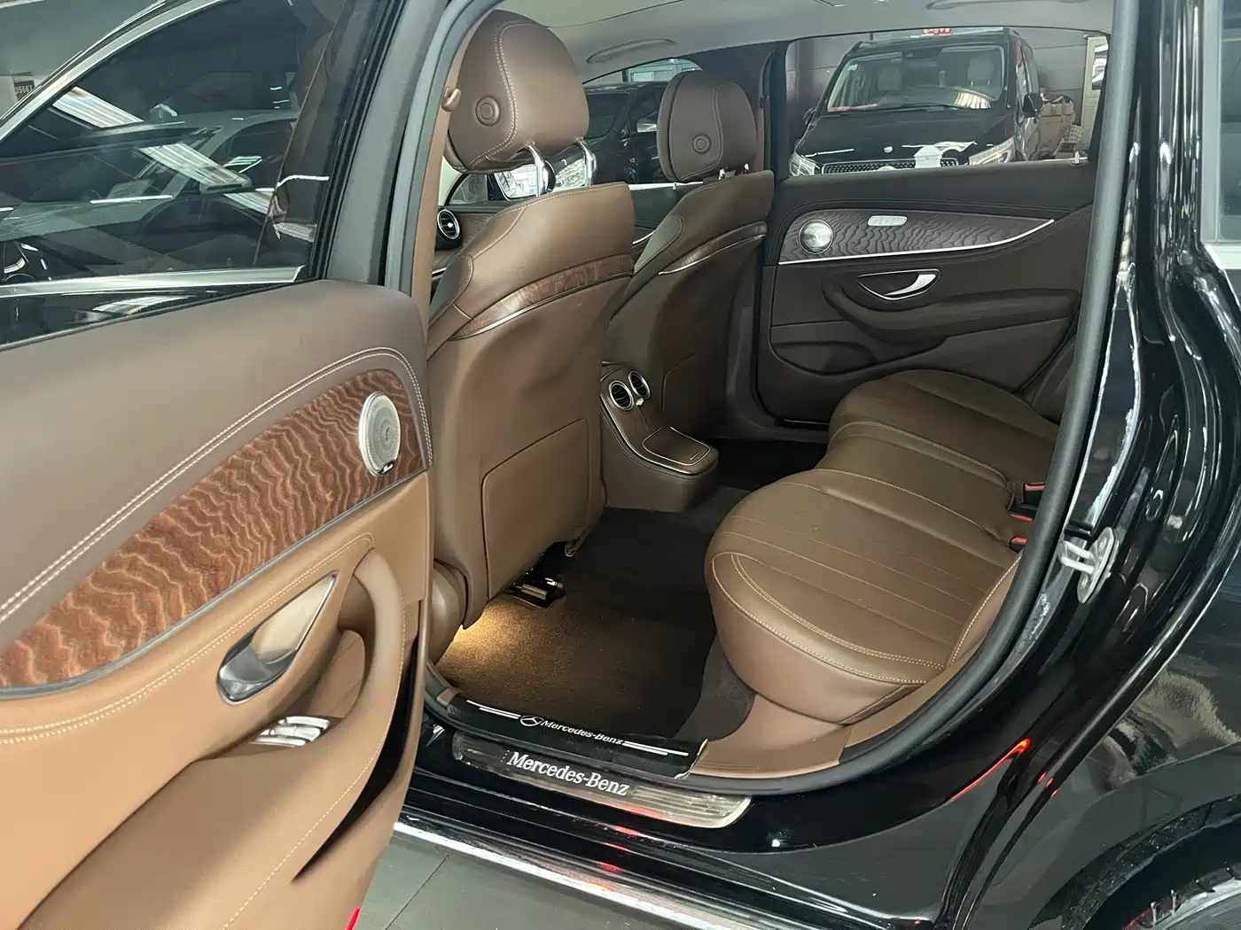 Mercedes-Benz E-Class 2023 E 300 L Fashion фото 7