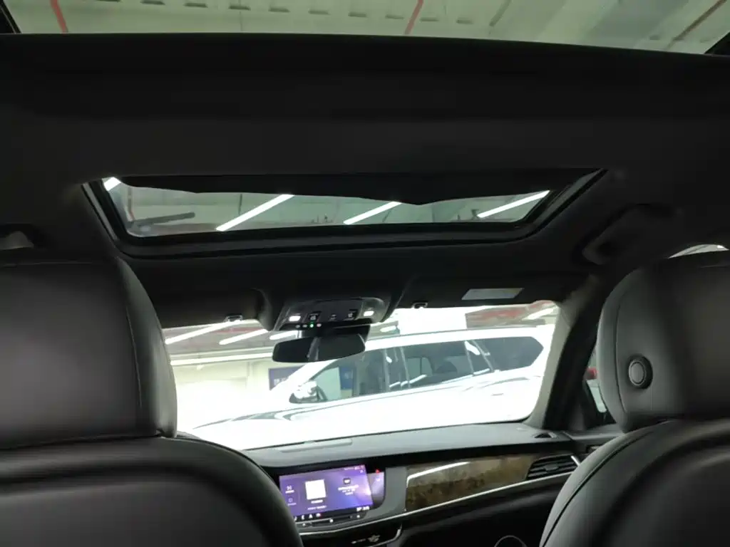 Фото 14 - Cadillac CT6